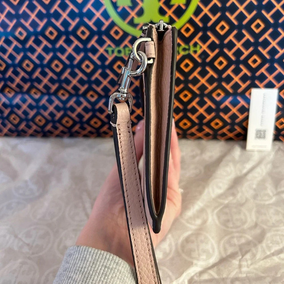 Tory Burch Chelsea Wristlet Bag Shell Pink - Picture 2 of 8